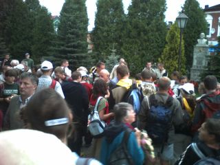 Na dziedzińcu kościoła pw. św. Jakuba Apostoła Starszego w Lubichowie